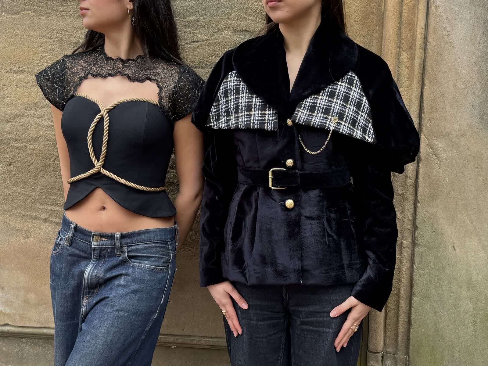 The veste-cape worn with the tweed pèlerine, buckled belt and gold chain